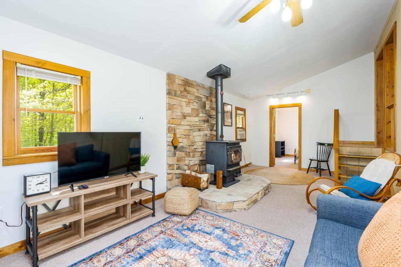 River Access Cabin With Hot Tub, Fire Pit, & Wifi! Morton Grove Exterior photo