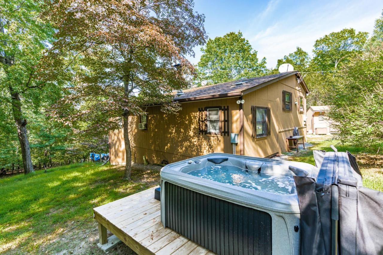 River Access Cabin With Hot Tub, Fire Pit, & Wifi! Morton Grove Exterior photo